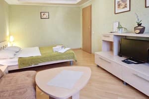 Home Hotel ул. Евгения Сверстюка 8 2